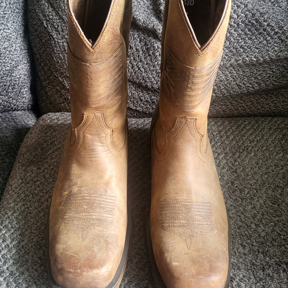 Brown distressed Ariat boots size 13